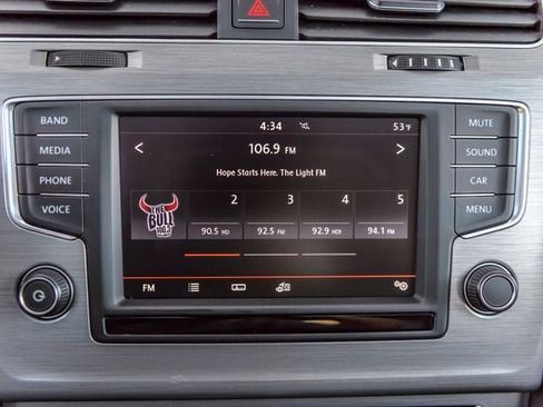 Used 2016 Volkswagen Golf S image 17