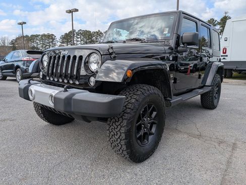 Used 2015 Jeep Wrangler Unlimited Sahara w/ Connectivity Group image 4