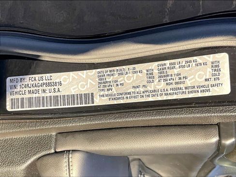 Used 2023 Jeep Grand Cherokee L Laredo image 35