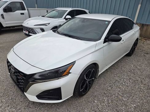 Used 2023 Nissan Altima 2.5 SR FWD image 4
