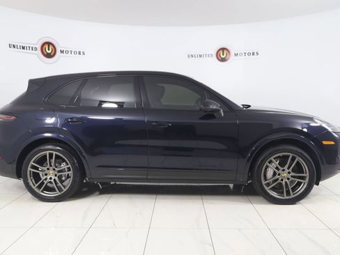 Used 2023 Porsche Cayenne Platinum Edition AWD/4WD image 2