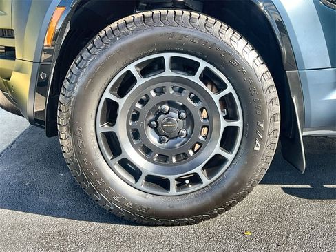 Used 2026 Land Rover Defender 110 image 10