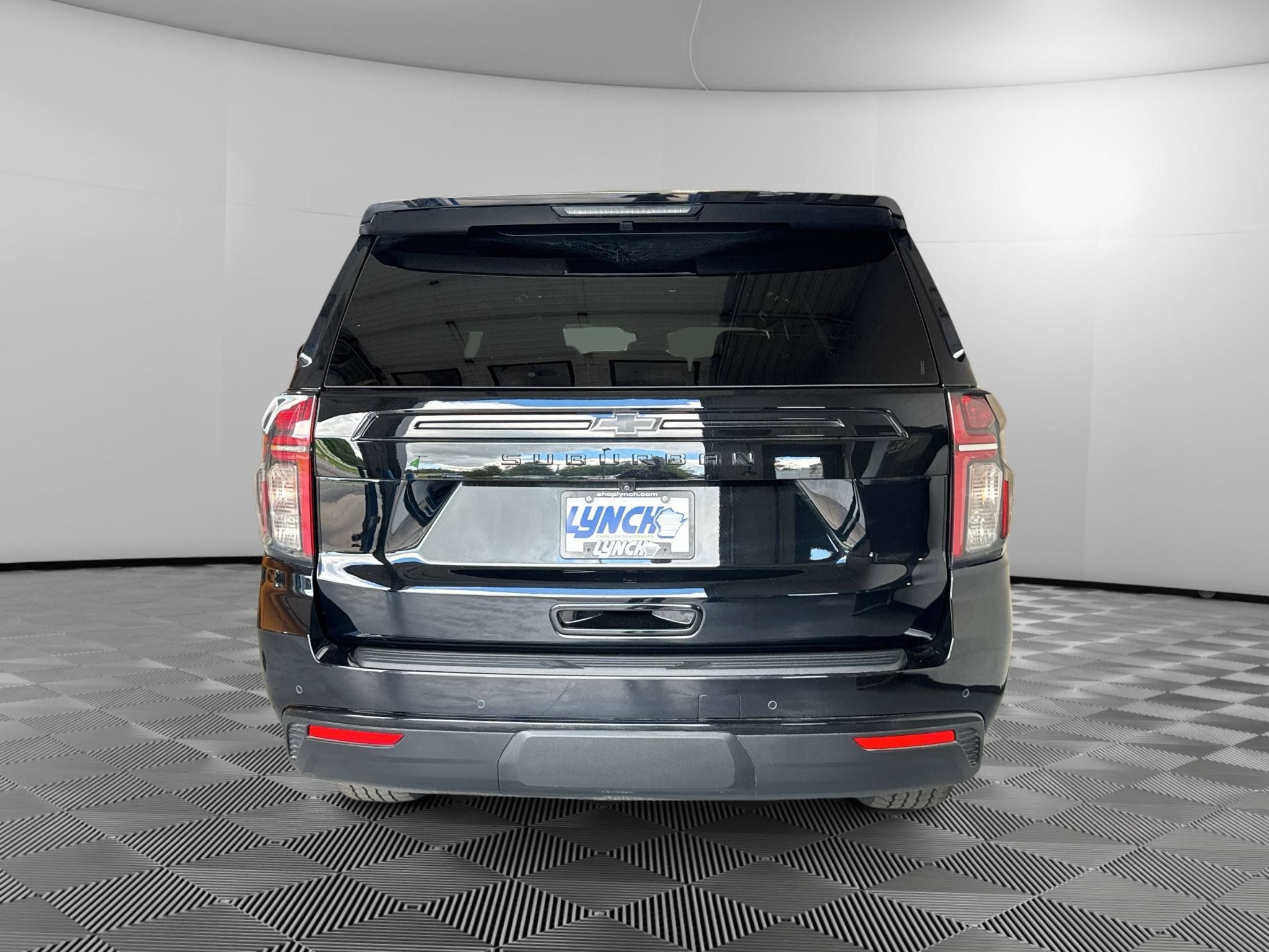 Used 2023 Chevrolet Suburban Z71 w/ Luxury Package AWD/4WD image 4