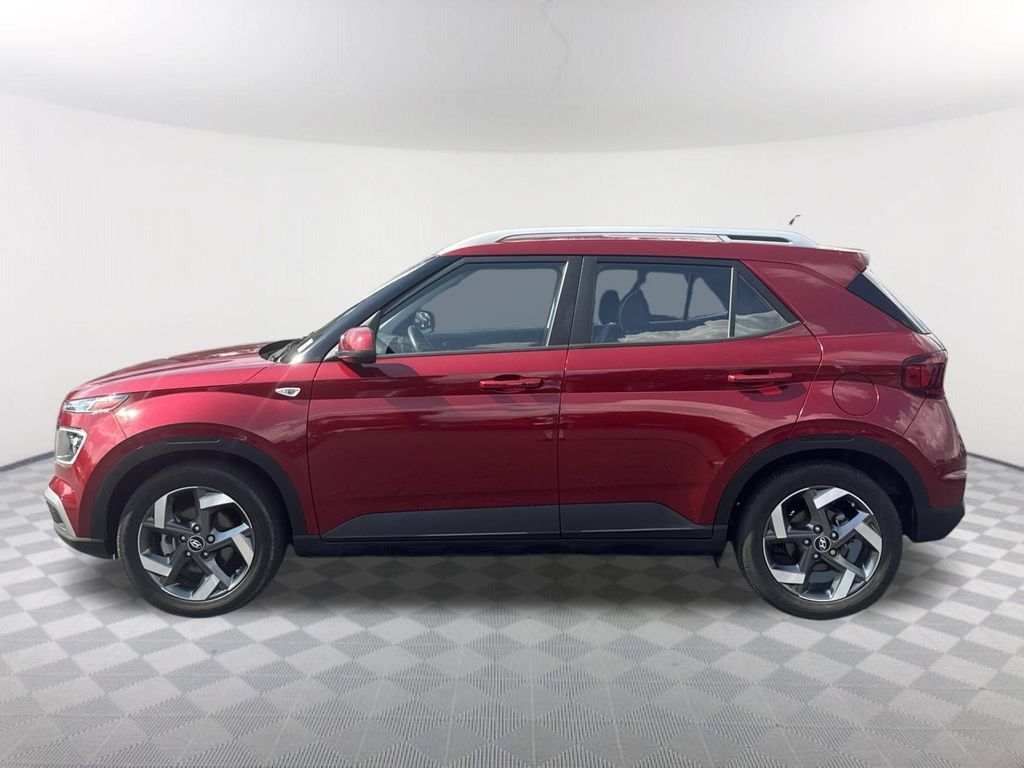 Used 2024 Hyundai Venue Limited FWD image 8