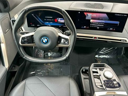Used 2023 BMW iX xDrive50 w/ Sport Package AWD/4WD image 17