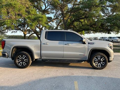 Used 2024 GMC Sierra 1500 AT4 w/ Technology Package AWD/4WD image 4