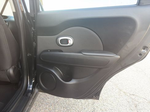 Used 2014 Kia Soul + FWD image 22