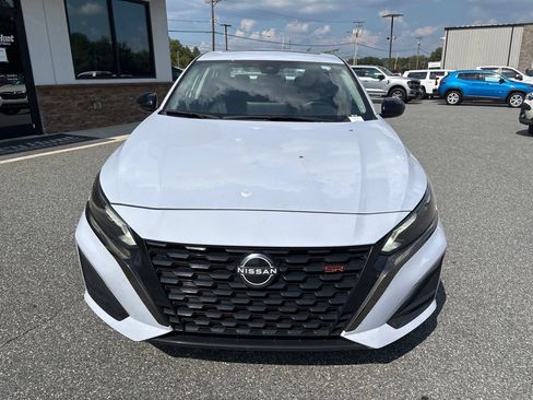 Used 2025 Nissan Altima 2.5 SR w/ SR Premium Package AWD/4WD image 12
