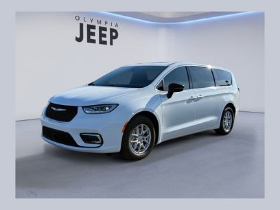 New 2026 Chrysler Pacifica Select