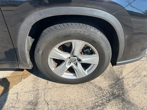 Used 2023 Toyota Highlander L FWD image 22