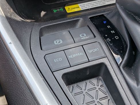 Used 2022 Toyota RAV4 XLE Premium FWD image 31