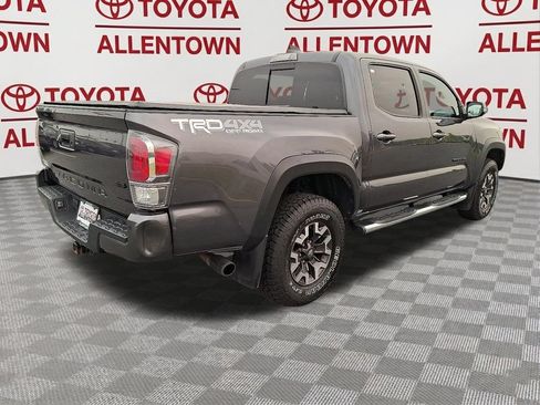 Used 2022 Toyota Tacoma TRD Off-Road w/ TRD Premium Off Road Package AWD/4WD image 8