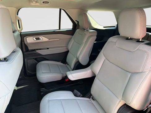 Used 2025 Ford Explorer Active w/ Active Comfort Package AWD/4WD image 14