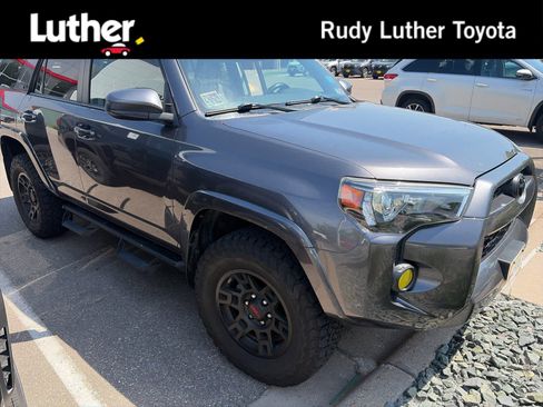 Used 2018 Toyota 4Runner SR5 AWD/4WD image 1
