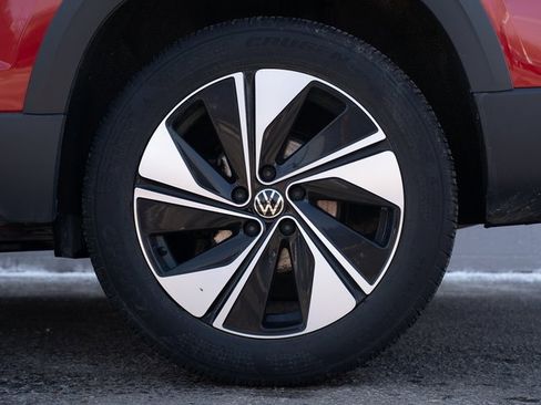 Used 2024 Volkswagen Taos SE image 13