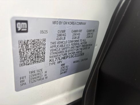 Used 2025 Chevrolet Trax LT FWD image 23
