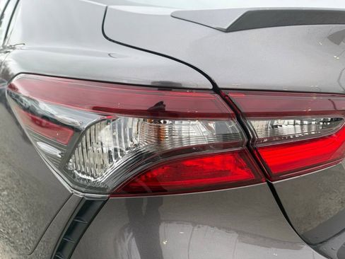 Used 2024 Toyota Camry SE image 10