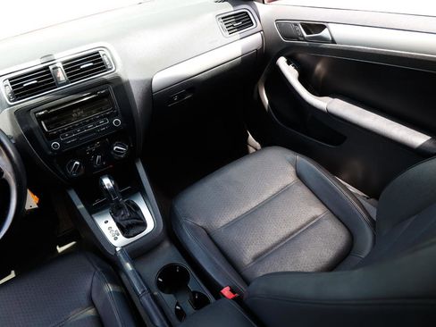 Used 2013 Volkswagen Jetta SE FWD image 21