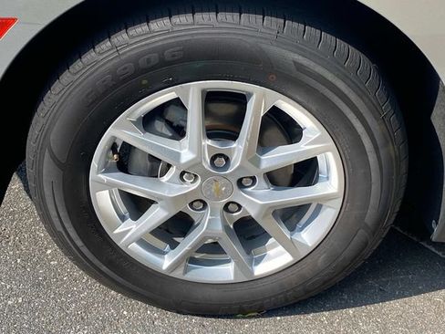 Used 2022 Chevrolet Equinox LS w/ LS Convenience Package FWD image 5