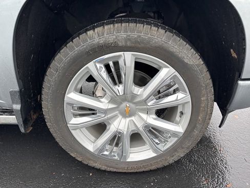 Used 2023 Chevrolet Silverado 1500 High Country w/ Technology Package image 9