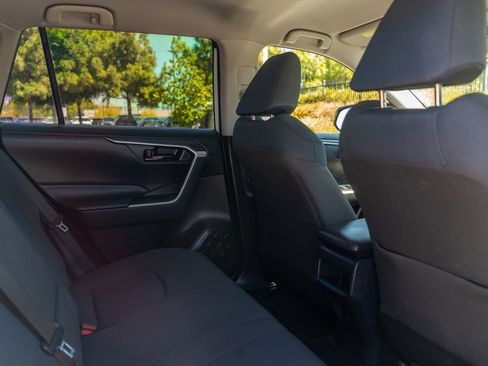 Used 2020 Toyota RAV4 LE w/ Carpet Mat Package FWD image 21