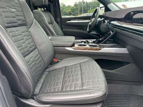 Certified 2025 Cadillac Escalade Sport Platinum AWD/4WD image 13