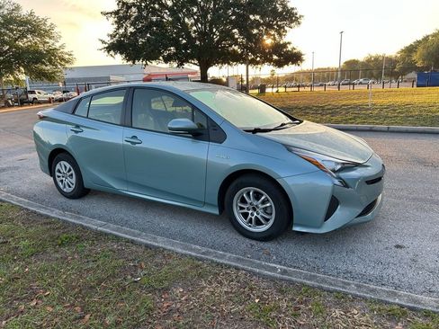 Used 2018 Toyota Prius One image 7