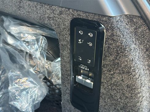 Used 2024 Land Rover Range Rover Long Wheelbase Autobiography image 43