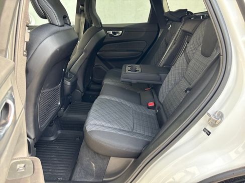 Certified 2023 Volvo XC60 B5 Core image 30