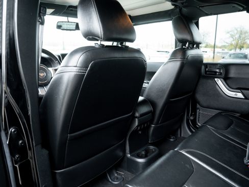 Used 2016 Jeep Wrangler Unlimited Rubicon image 21