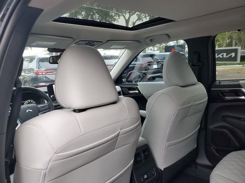 New 2025 Mitsubishi Outlander SEL image 12