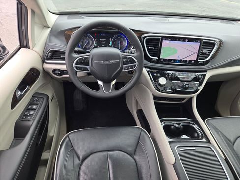 Used 2023 Chrysler Pacifica Limited w/ Uconnect Theater Family Group AWD/4WD image 22