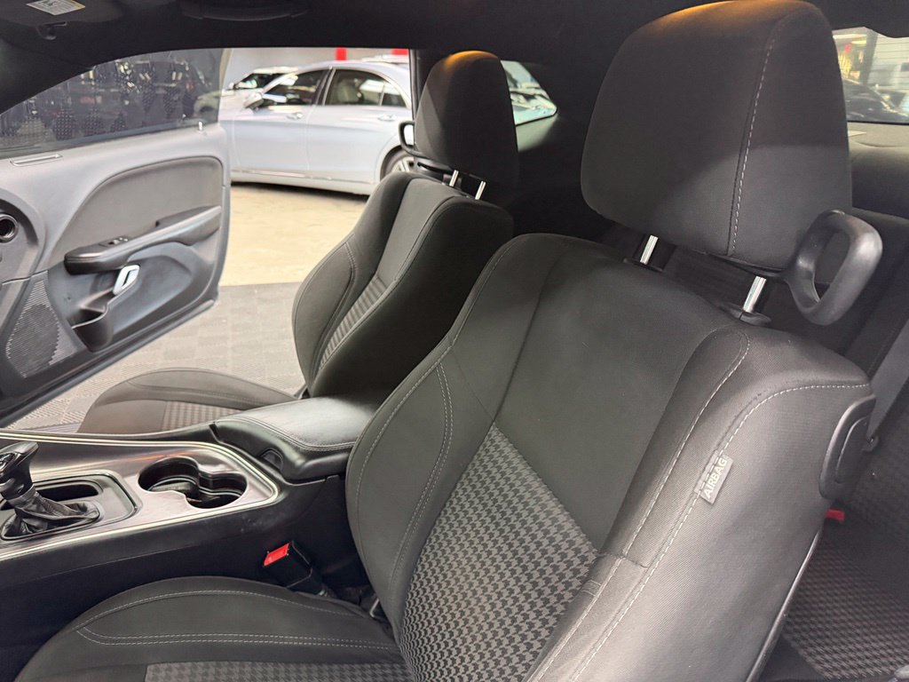 Used 2016 Dodge Challenger SXT RWD image 34