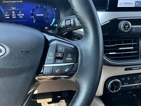 Used 2022 Ford Escape SEL w/ Technology Package image 12