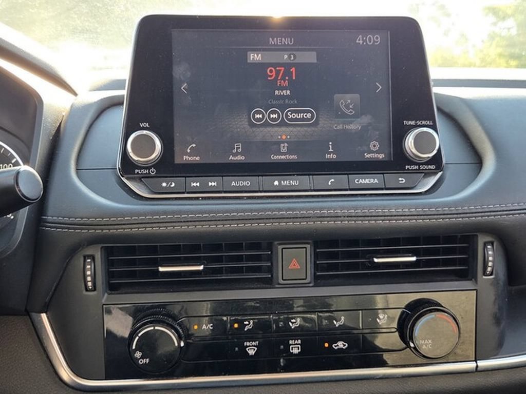 Used 2021 Nissan Rogue S AWD/4WD image 24