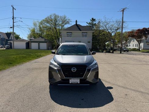 Used 2021 Nissan Kicks S FWD image 2