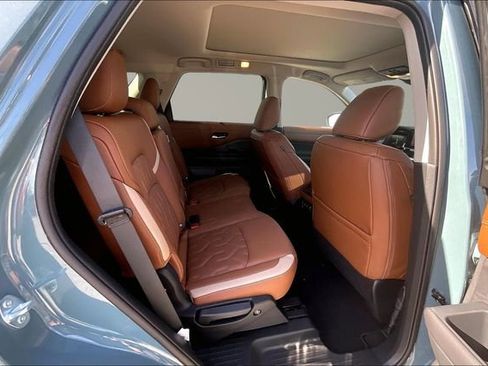 New 2026 Nissan Pathfinder Platinum image 9