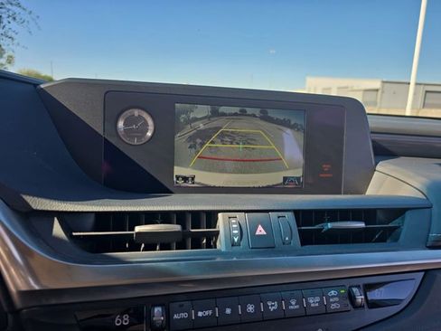 Used 2021 Lexus ES 300h w/ Premium Package image 22