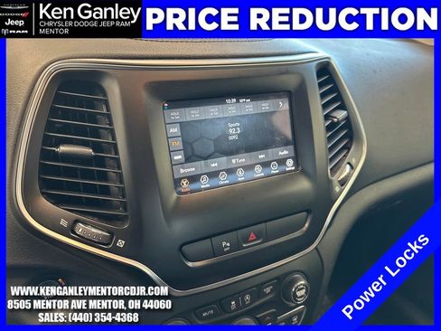 Used 2019 Jeep Cherokee Latitude Plus w/ Cold Weather Group image 15