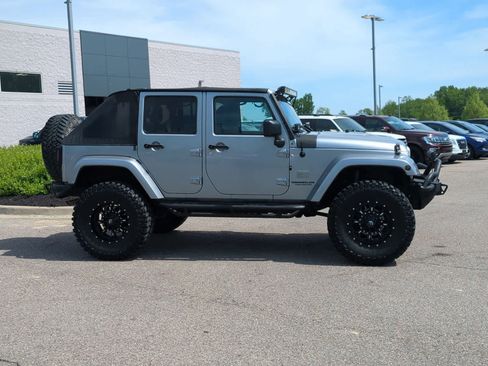 Used 2014 Jeep Wrangler Unlimited Sahara w/ Dual Top Group AWD/4WD image 9