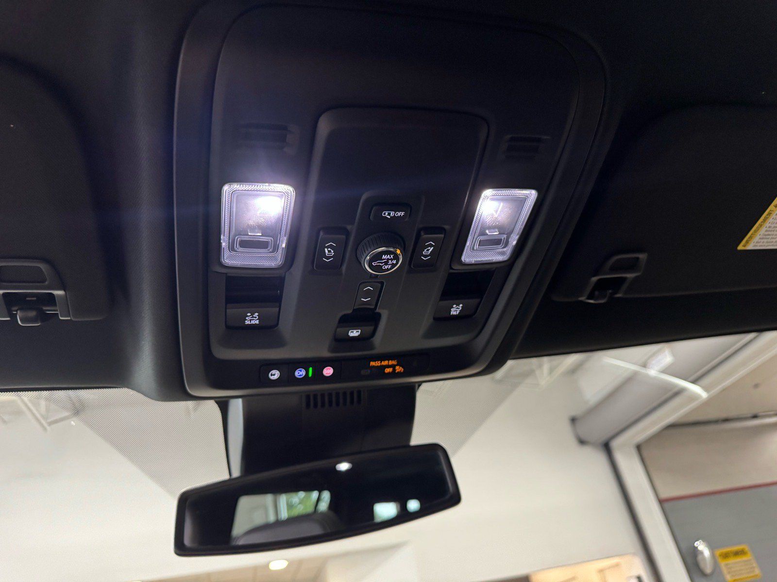 Used 2025 GMC Yukon XL Denali w/ Sun & Power Step Package AWD/4WD image 27