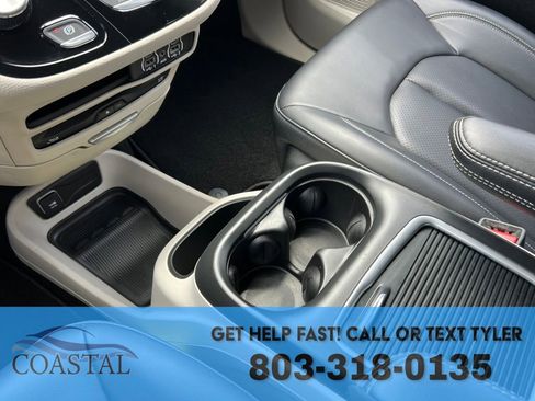 Used 2023 Chrysler Pacifica Touring-L w/ Uconnect Theater Family Group FWD image 48
