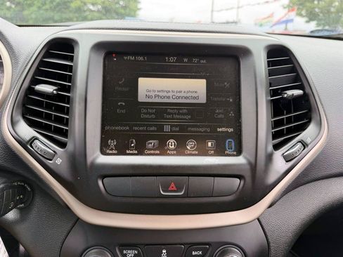Used 2015 Jeep Cherokee Latitude w/ Cold Weather Group AWD/4WD image 21