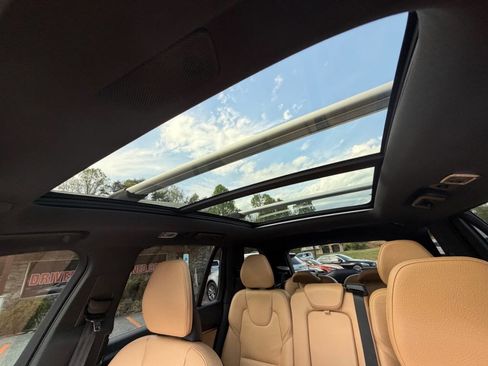 Used 2019 Volvo XC90 T6 Momentum w/ Protection Package Premier image 16