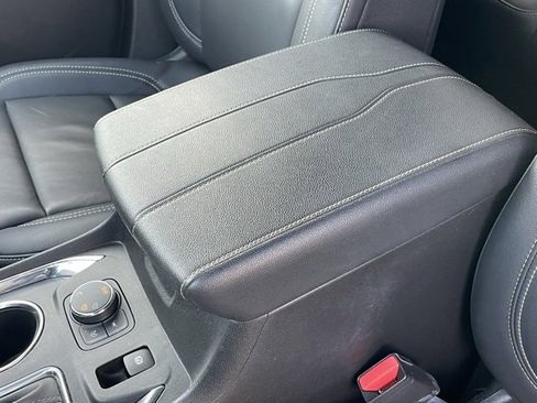 Certified 2023 Chevrolet Traverse LT w/ LT Premium Package image 35