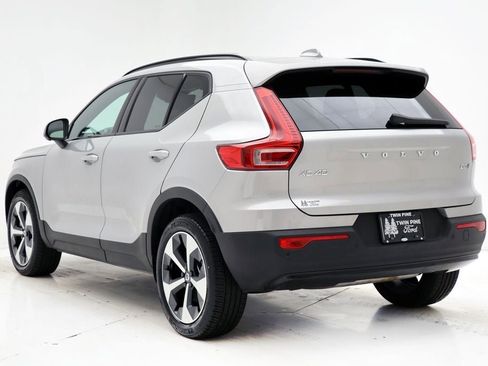 Used 2025 Volvo XC40 B5 Plus image 7