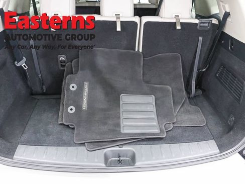 Used 2022 Nissan Pathfinder SL AWD/4WD image 9