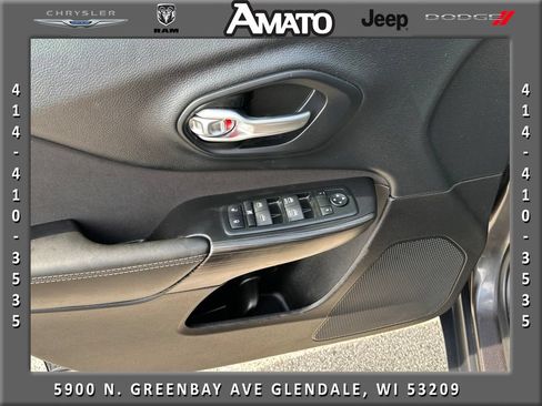 Used 2015 Jeep Cherokee Latitude FWD image 19