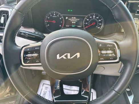 Certified 2022 Kia Sorento S w/ Panoramic Sunroof Package image 13
