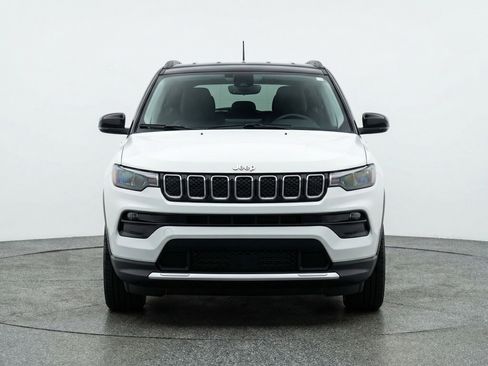 Used 2025 Jeep Compass Limited AWD/4WD image 2